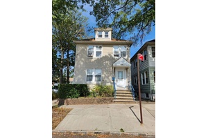 Lega 2 Family 6Bed Rooms 3 Bath Rooms, 2 Car Garage and parking.