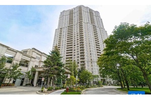 Stunning ! Absolutely Gorgeous amp ; Immaculate 2 Bed Den, 1 Bath, 1 Parking, All Inclusive, Approx.