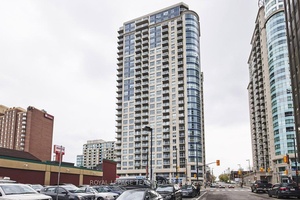 BEAUTIFUL 13 TH floor 1 Bed plus Den.