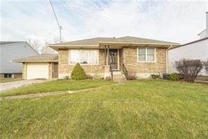Welcome to this adorable 2 2 bedroom, 1 1 bathroom bungalow for lease in the highly desirable north end of St.
