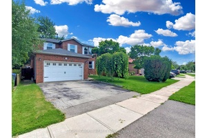 Location ! ! Beautiful 4 Bdrm, 3 Baths Home in the Mature Erin Mills Neighborhood.