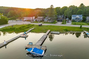 Welcome to your ideal waterfront escape on the shores of the outer harbour, with direct access to Georgian Bay.