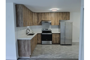 1300 Sqf Newly Renovated Bright Spacious 3 Bedroom Apartment with 2 Dens Offices Plus Balcony !
