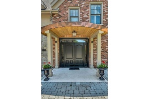 We are proud to present this one of a kind property situated in an exclusive complex, hidden from the street, in the heart of Picton.