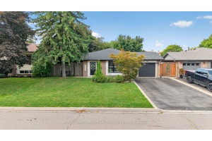 Stunning 3 Level Back Split in Sought After Peel Village.