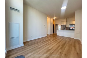 Luxury Condo Located In One Of The Most Convenient Places In All Of Mississauga !
