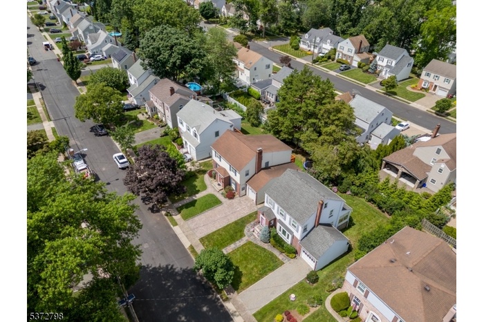 Mapes Ave