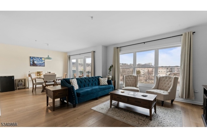 LIVINGROOM (2)