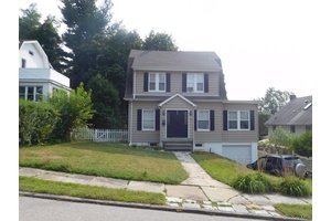 Mohegan Heights Colonial in great condition Renovated Kitchen, beautiful wood flooring, charm galore, attached garage and super yard !