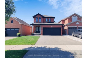 This is a stunning ravine backing home located in one of Georgetown's most desirable neighbourhoods.