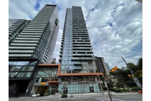 Spacious amp ; Bright 2 Bedroom, 2 Bath Condo in the Heart of Downtown !