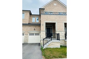 Cozy 3 Bedrooms Townhome In Oak Knoll Community, Near Hwy 404, Go Station, Close To Lake Wilcox Park And Oak Ridges Community Centre !