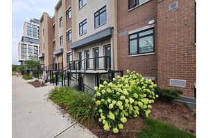 Stunning 1 Bedroom Den, 2 Full Baths Luxury Stacked Townhouse Condo in Lakeview Mississauga.