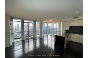 Welcome to this beautiful corner suite on the 42nd floor of The Met !