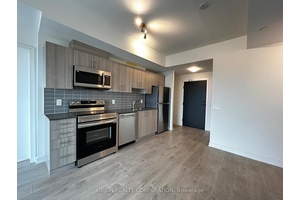Don't Miss Out ! Bright and spacious !