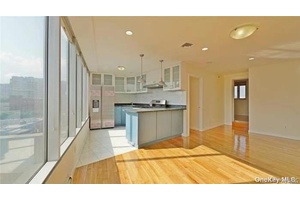 Huge 4 bedroom with 2 full bath 2 balcony, washer and dryer in the unit, 24 hour doorman, close to Skyview mall and 7 train, must see