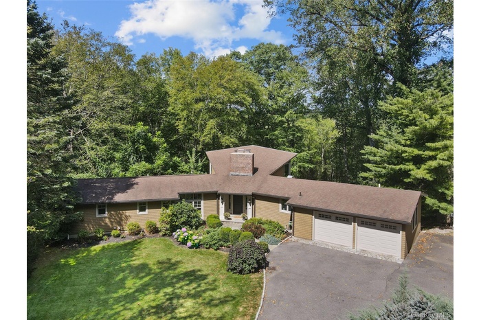 View of the front of the home