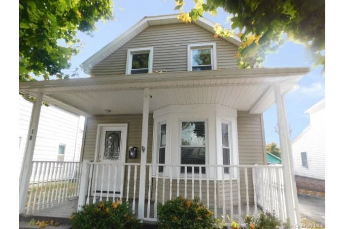 View of front of house featuring a porch