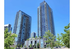Fabulous Open Concept amp ; Modern 2 Bedrooms Den total 921 Sf 882 Sf Balcony 39 Sf Located In The Luxurious Building With Top Amenities amp ; In The Heart ...