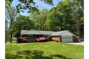 Great location in the heart of the much desirable hamlet of Balmville !