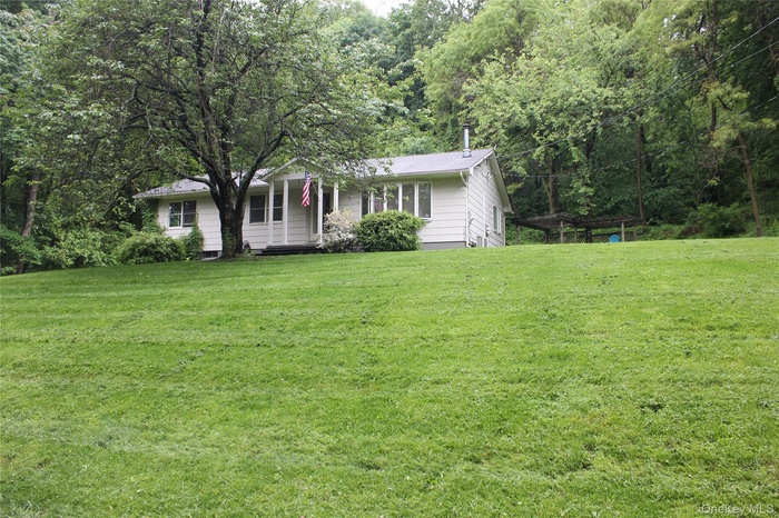 View of front of home featuring a front lawn
