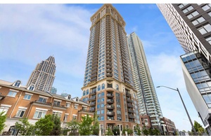 Welcome To Chicago Condominium !