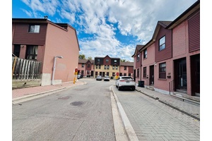 Well maintained 3 Bedrooms, 2 fully baths Condo Townhouse Is Located Minutes Away From Downtown Toronto, Close To All Amenities, Easy Access To 24Hr Street Car.