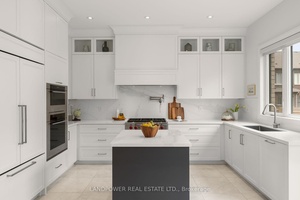 35 Longworth Ave Offers Timeless Design, Surrounded By Protected Greenspace Oakridges Moraine, Prime Location Close To Hwy 404 amp ; GO Station.