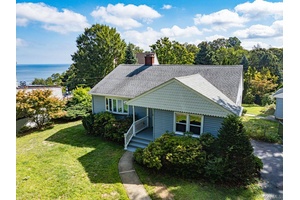 Beautiful ranch with incrediable water views only a short distance to the beach.