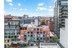 Modern Condo in Prime Flushing Location Spacious and well maintained one bedroom condominium located in the heart of Flushing.