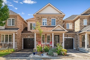 Linked Detached Living in Burlingtons Orchard !