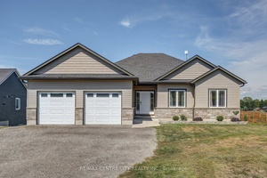 Escape to serenity on this stunning country property, boasting an expansive 85.