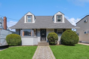 Spacious Wideline Cape 50 X 100 Lot !