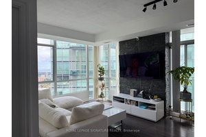 Immaculate and sun filled corner unit located in the heart of Mississauga.
