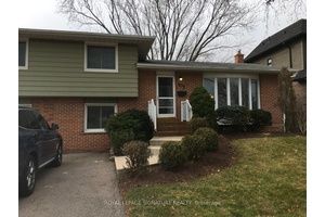 Mature family friendly neighborhood, fantastic 60' 125' lot with a fully fenced backyard suitable to build your dream home.