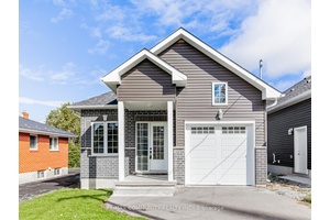 Gorgeous Custom Built Sun Filled Detached Bungalow House Featuring 4 Bed amp ; 3 Bath Situated Close To The High Demand Area Of Downtown Beaverton.