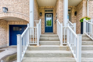 Magnificent Executive Townhome In Westmount !