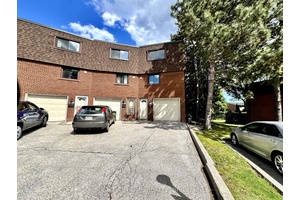 Welcome to this charming and spacious end unit condo townhouse available for lease in the desirable L'Amoreaux community.