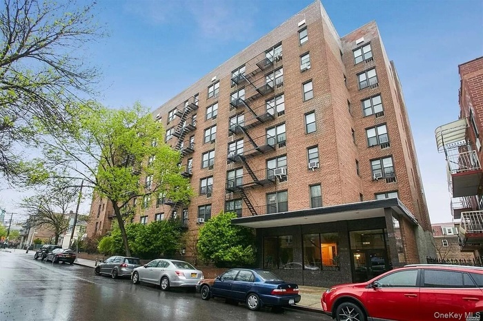 View of apartment building / complex