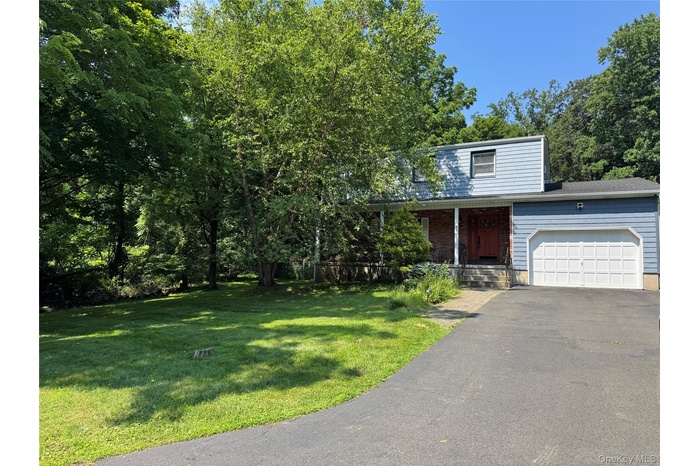 4 bed, 2.5 bath Colonial