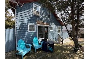 Charming old fashioned summer cottage with wood burning fireplace, bright sunny decks, outdoor shower.