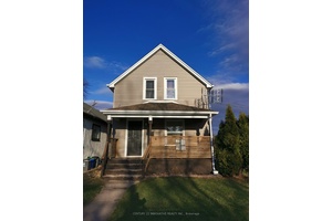 Only 3 Mins From The Highway, This 3 Bed, 2 Bath, 2 Storey Home Is Near Schools, Parks amp ; Shopping !