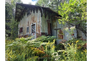 This property is only 14 minutes to the heart of Huntsville's beautiful Main Street.