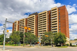 Renovated Bright and Spacious Unit Brand New Windows Throughout.