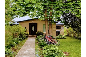 4 season waterfront cottage with Lake Ontario pebble beach frontage.