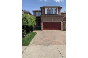 Fully furnished, bright and cozy private room on 2nd floor in this 4bedroom detached house at center Mississauga.