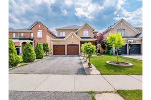 Excellent Maintained and freshly painted 4 Bedroom Spacious Home With backing on to the ravine.