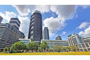Spacious amp ; Comfortable Waterfront Suite With Best Panoramic Views Of Lake amp ; City From AllRooms.