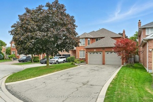 Rarely Offered Detached 2 Storey Home On A Quiet Cul De Sac !