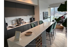 Tastefully Renovated 2 Bedroom 2 Bathroom Condo Corner Unit In The Heart Of Historic Distillery District Amazing Northwest View Of The City Skyline, And Lake Ont.